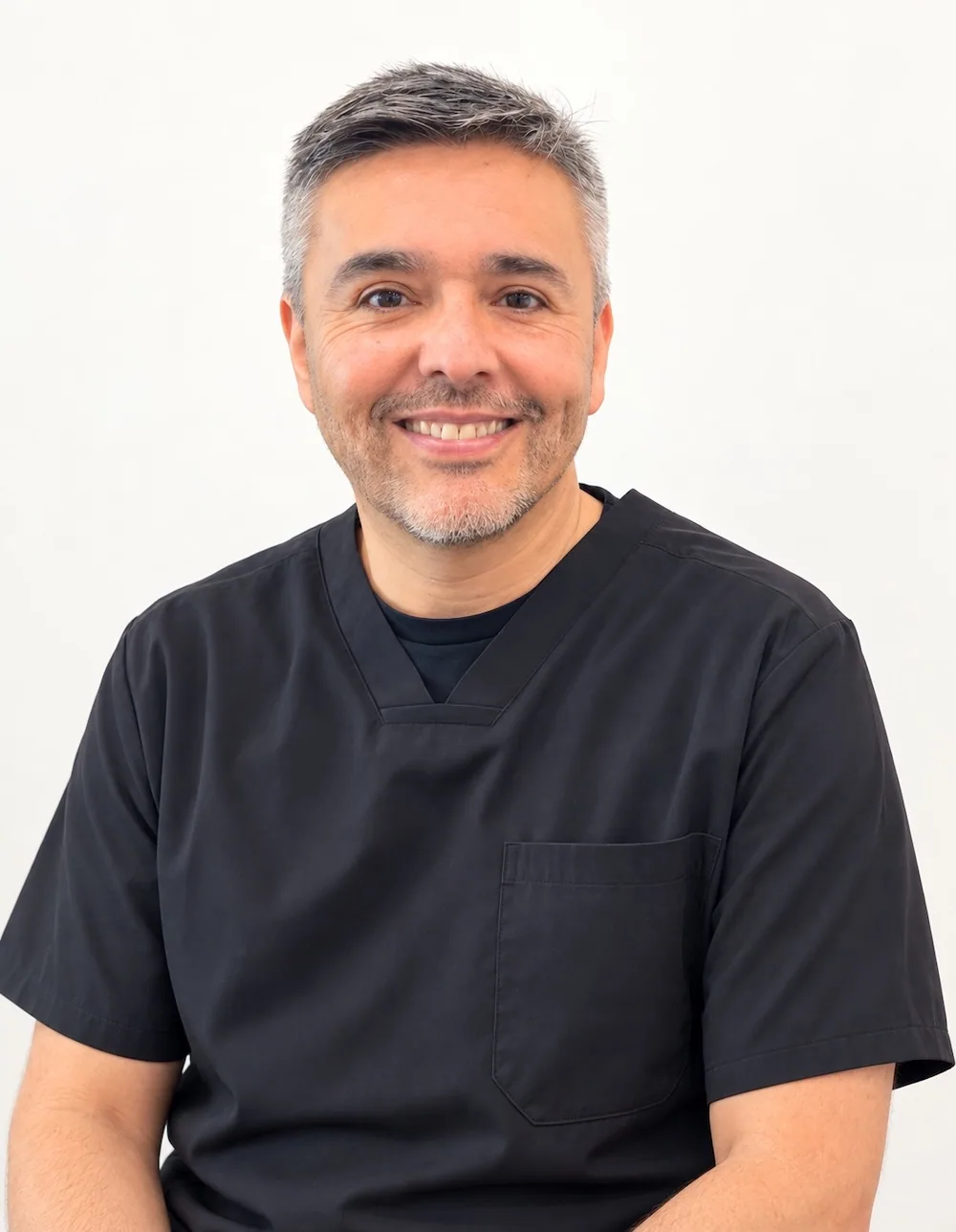 Dr. Fernando Tapia, médico de Clínica Neora